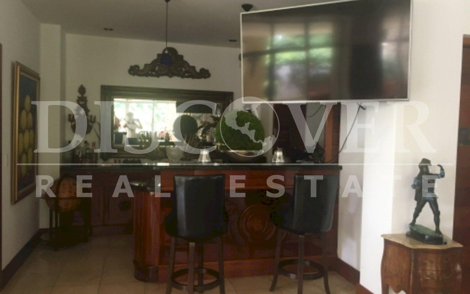  Beautiful House with large gardens, pool for Rent in Ticomo Sur ID 12004