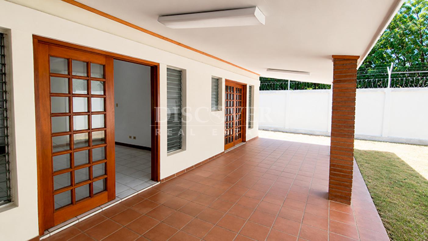  Spacious house for rent in Villa Fontana
