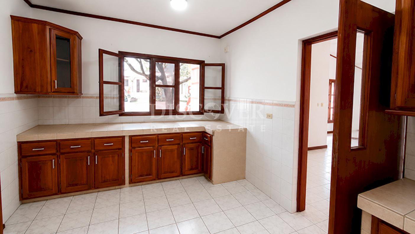  Spacious house for rent in Villa Fontana
