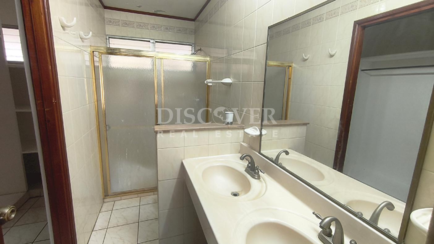  Spacious house for rent in Villa Fontana
