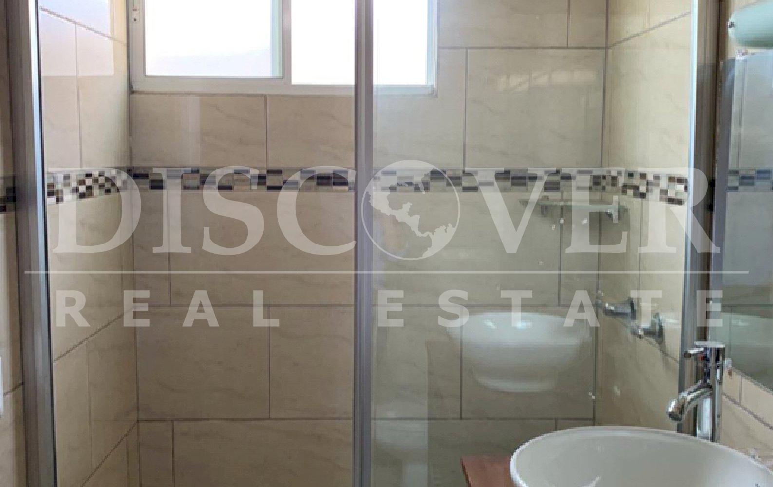  Spacious and modern house in a safe area of ​​Las Colinas.