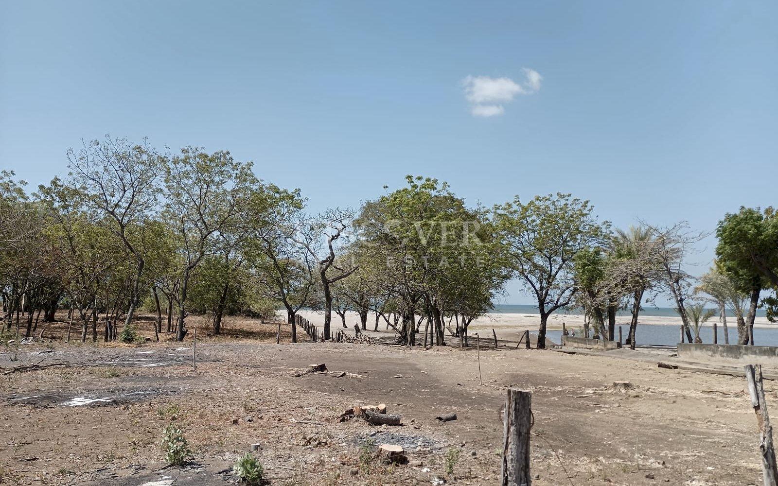 Oceanfront land for sale - La Boquita