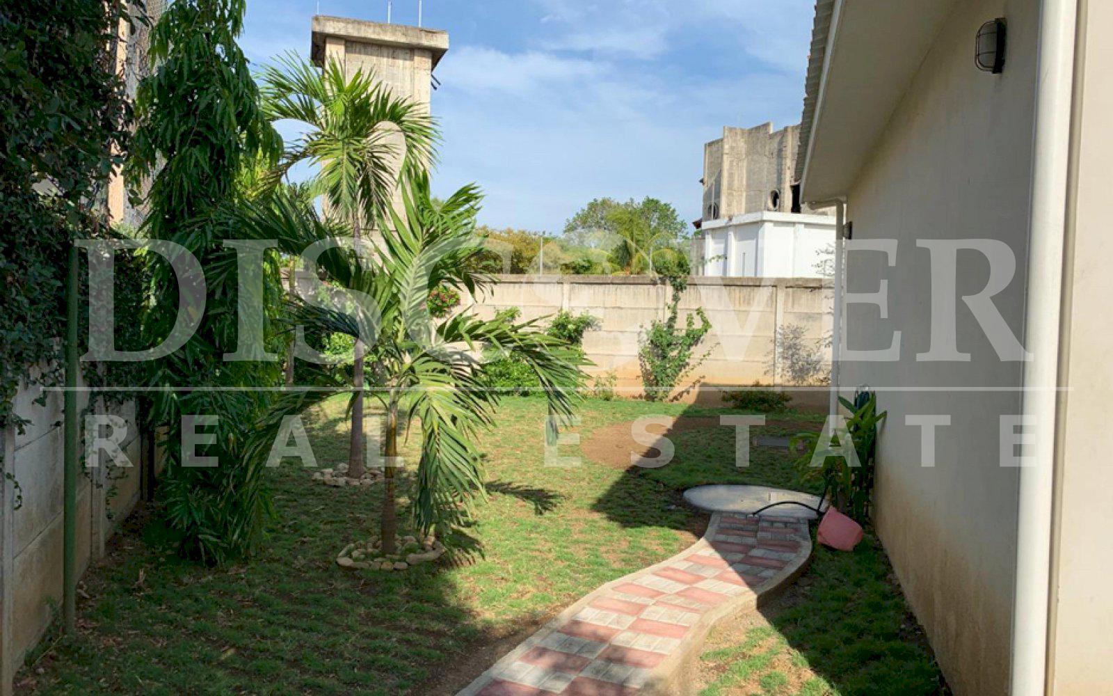  Spacious and modern house in a safe area of ​​Las Colinas.