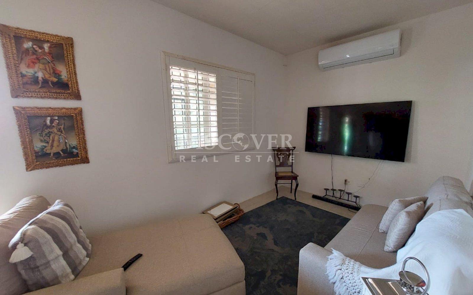  2-story house for sale in Villa Fontana.