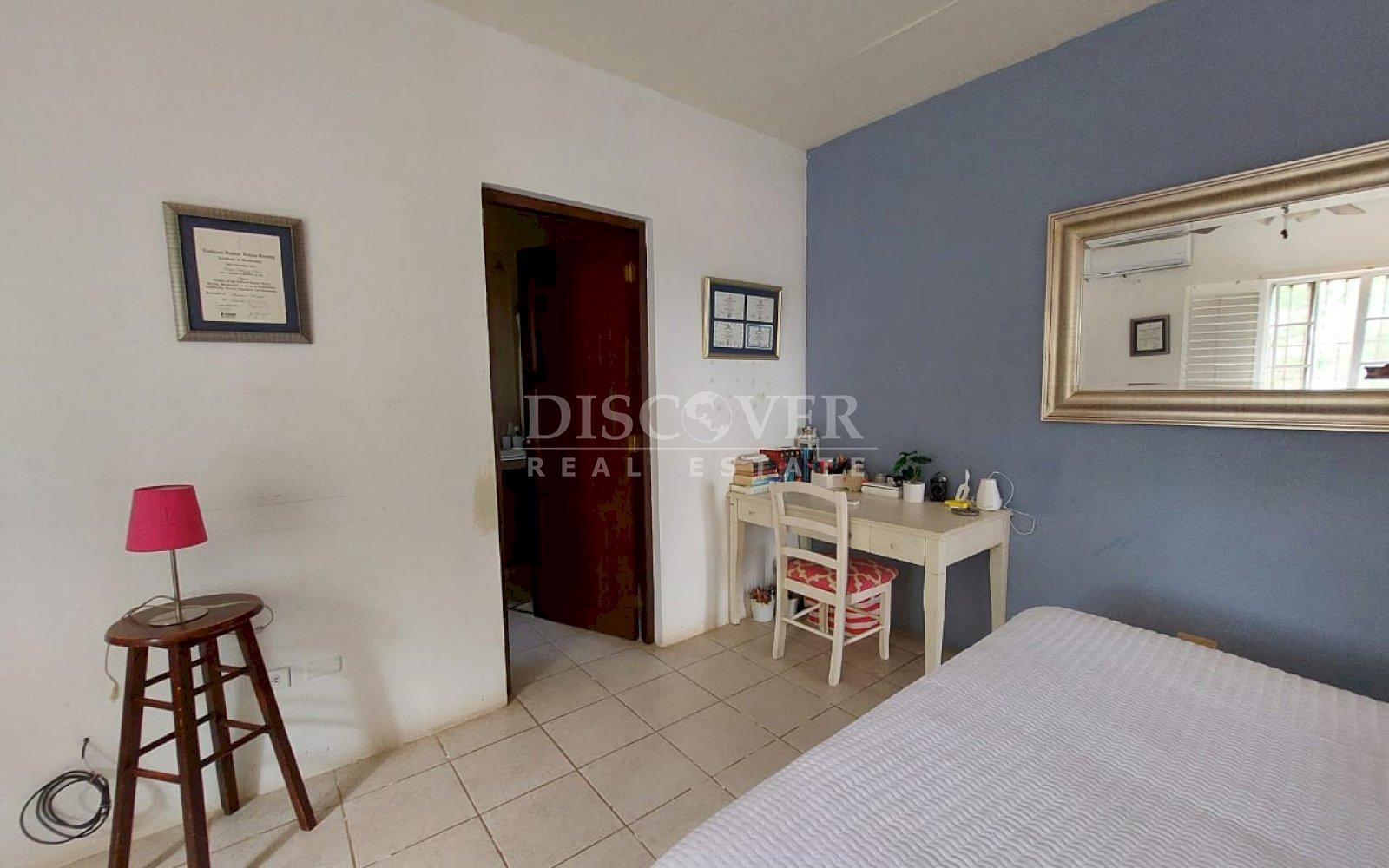  2-story house for sale in Villa Fontana.