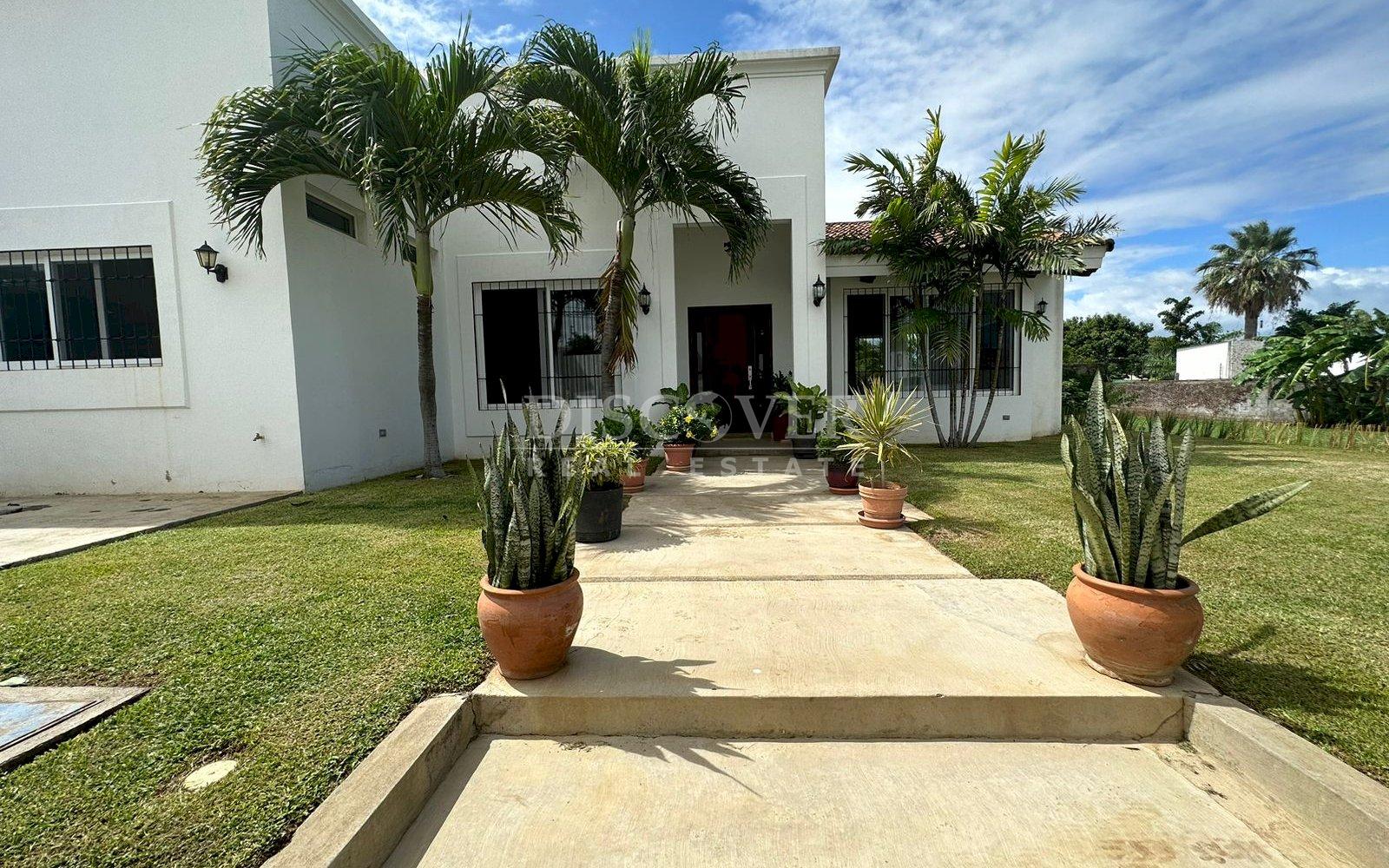  House for rent in Estancia de Santo Domingo.