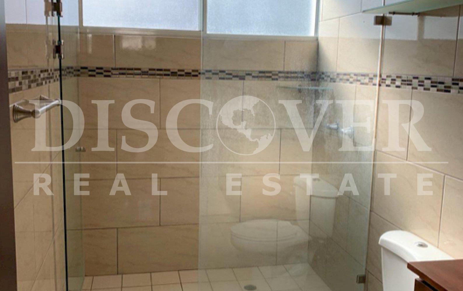  Spacious and modern house in a safe area of ​​Las Colinas.