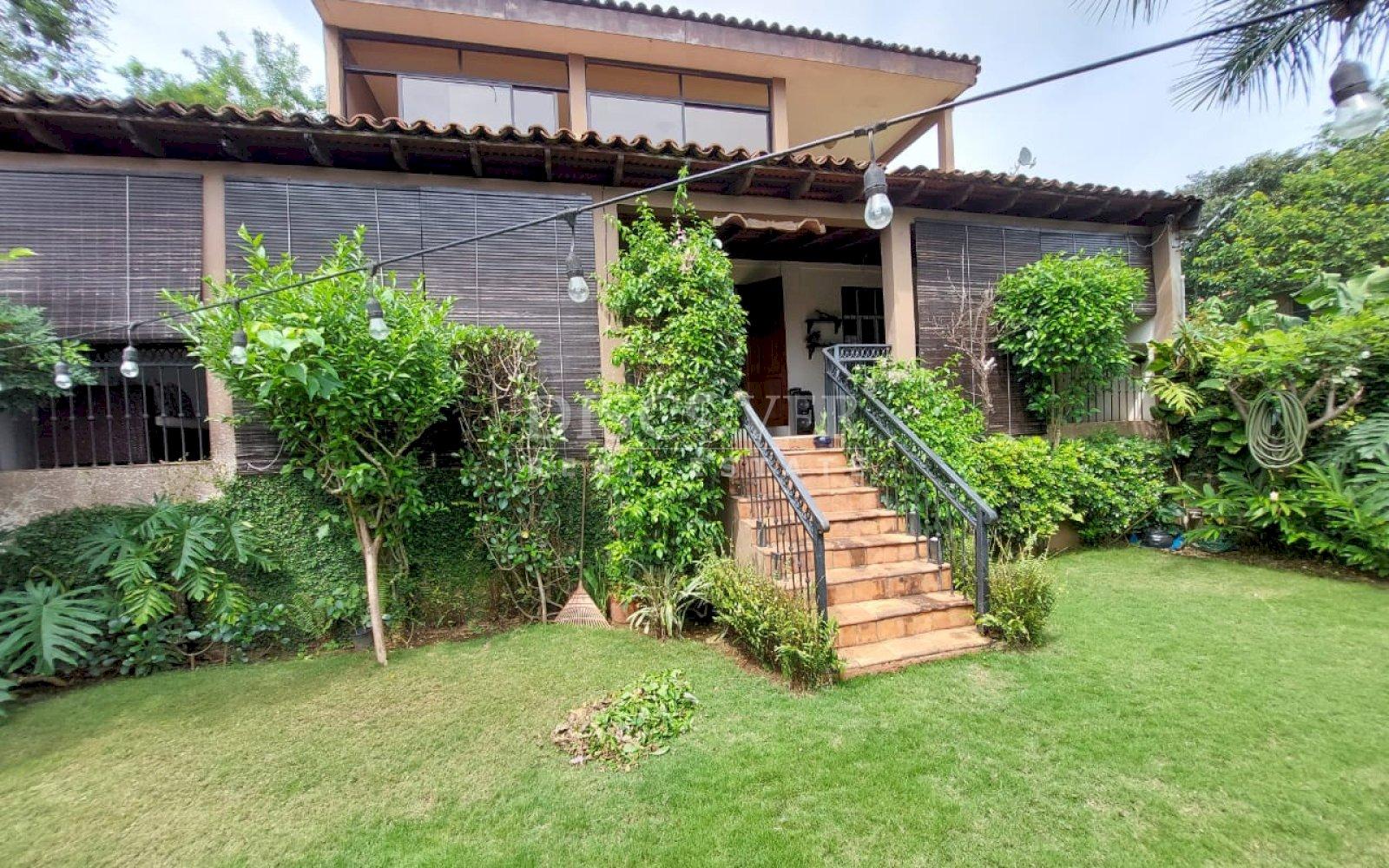  2-story house for sale in Villa Fontana.