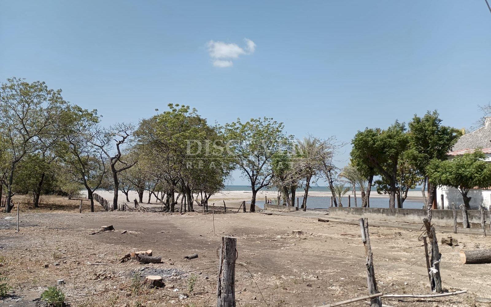 Oceanfront land for sale - La Boquita