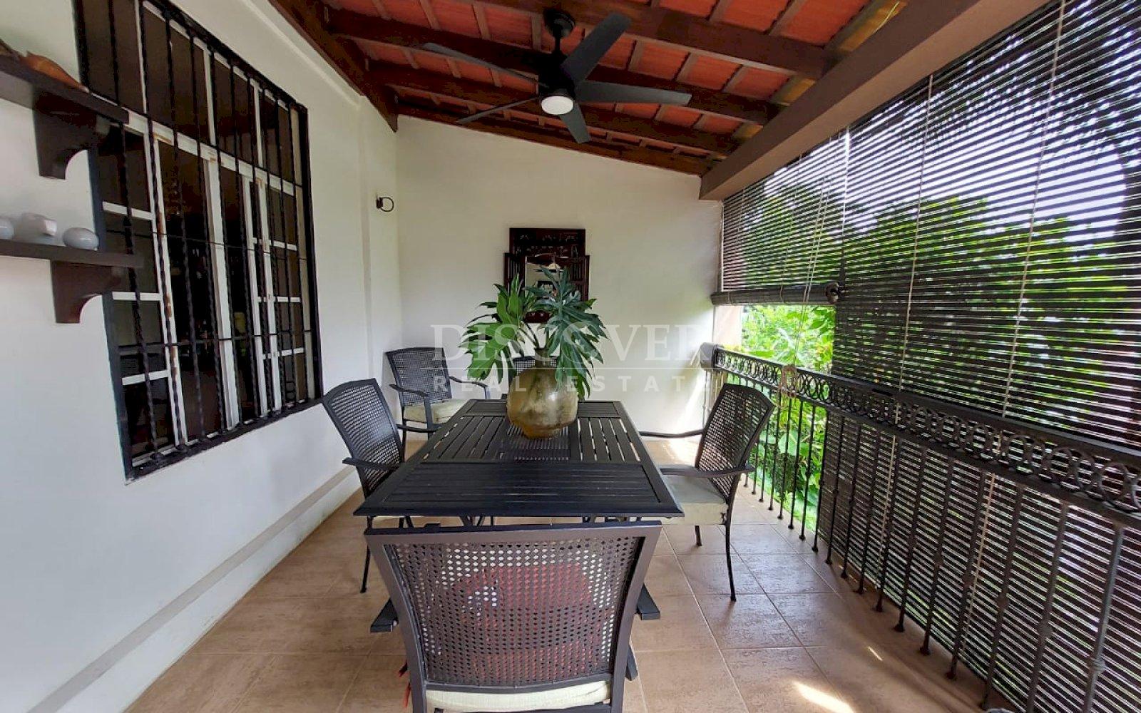  2-story house for sale in Villa Fontana.