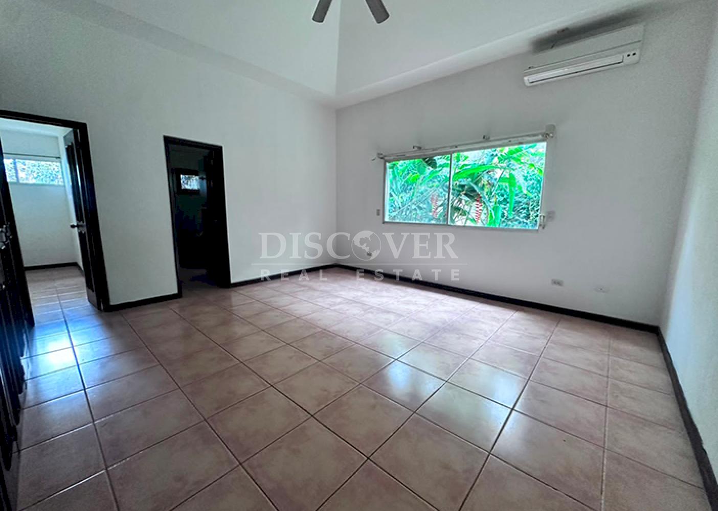  Spacious house with a pool for sale/rent on Carretera Sur