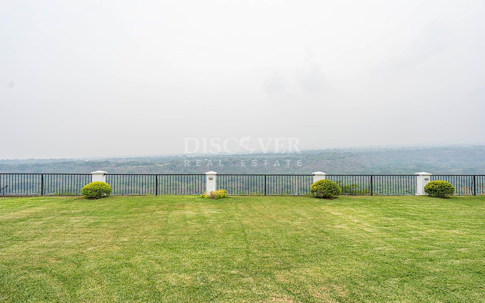  Exceptional Residence for Sale with Panoramic Views and Independent Apartment in Carretera Sur.