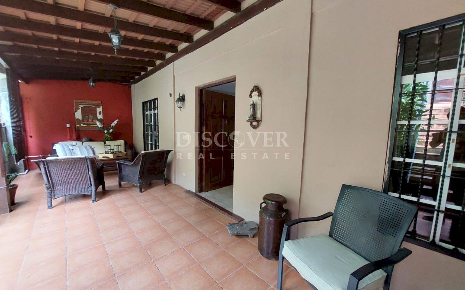  2-story house for sale in Villa Fontana.