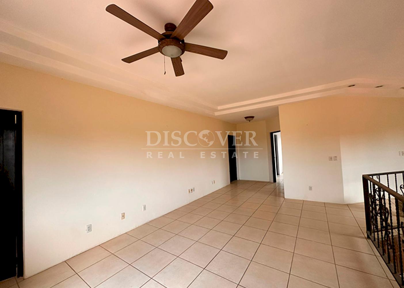  Spacious house for sale/rent on Carretera Sur