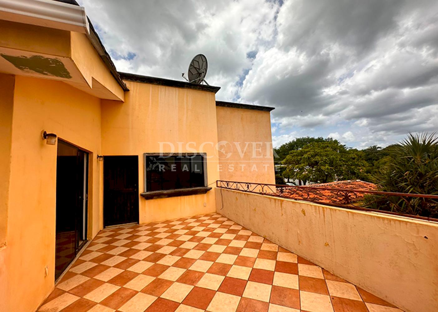  Spacious house for sale/rent on Carretera Sur