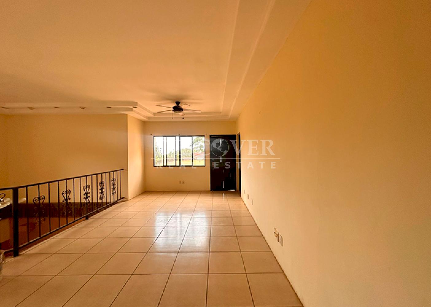  Spacious house for sale/rent on Carretera Sur