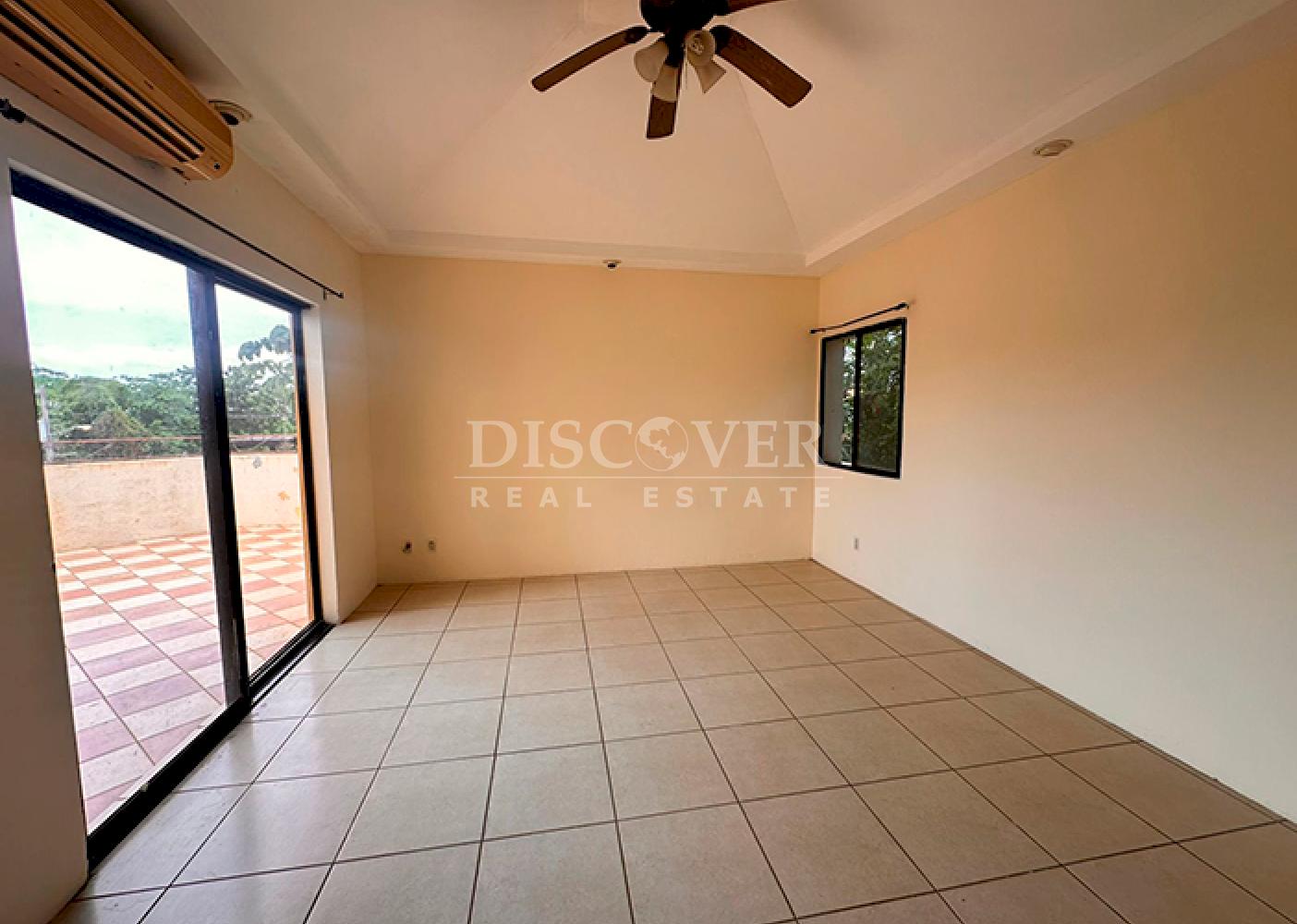  Spacious house for sale/rent on Carretera Sur