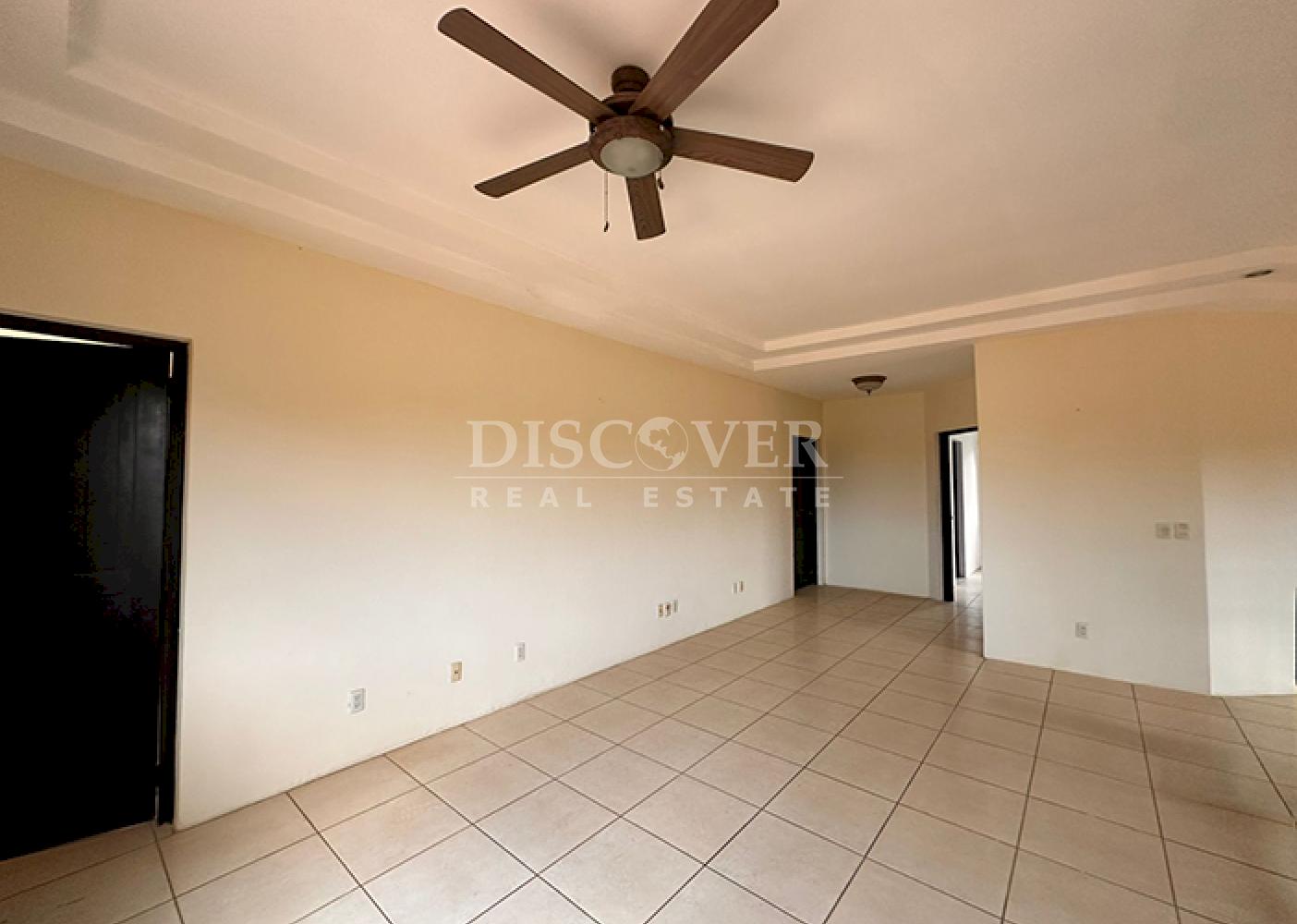  Spacious house for sale/rent on Carretera Sur