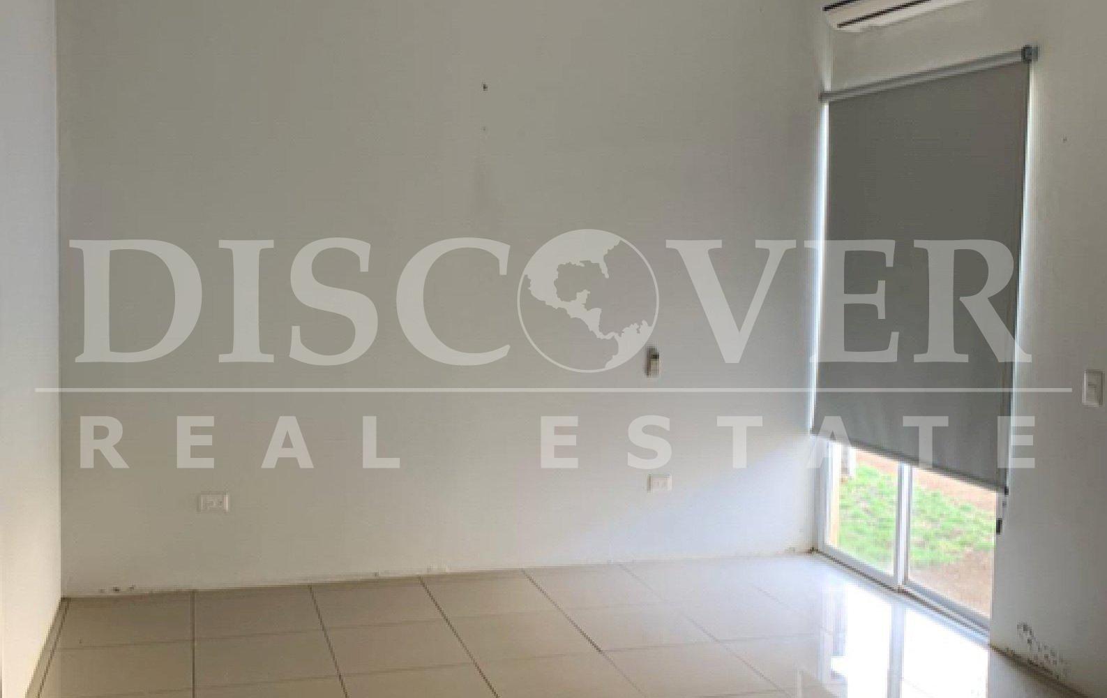  Spacious and modern house in a safe area of ​​Las Colinas.