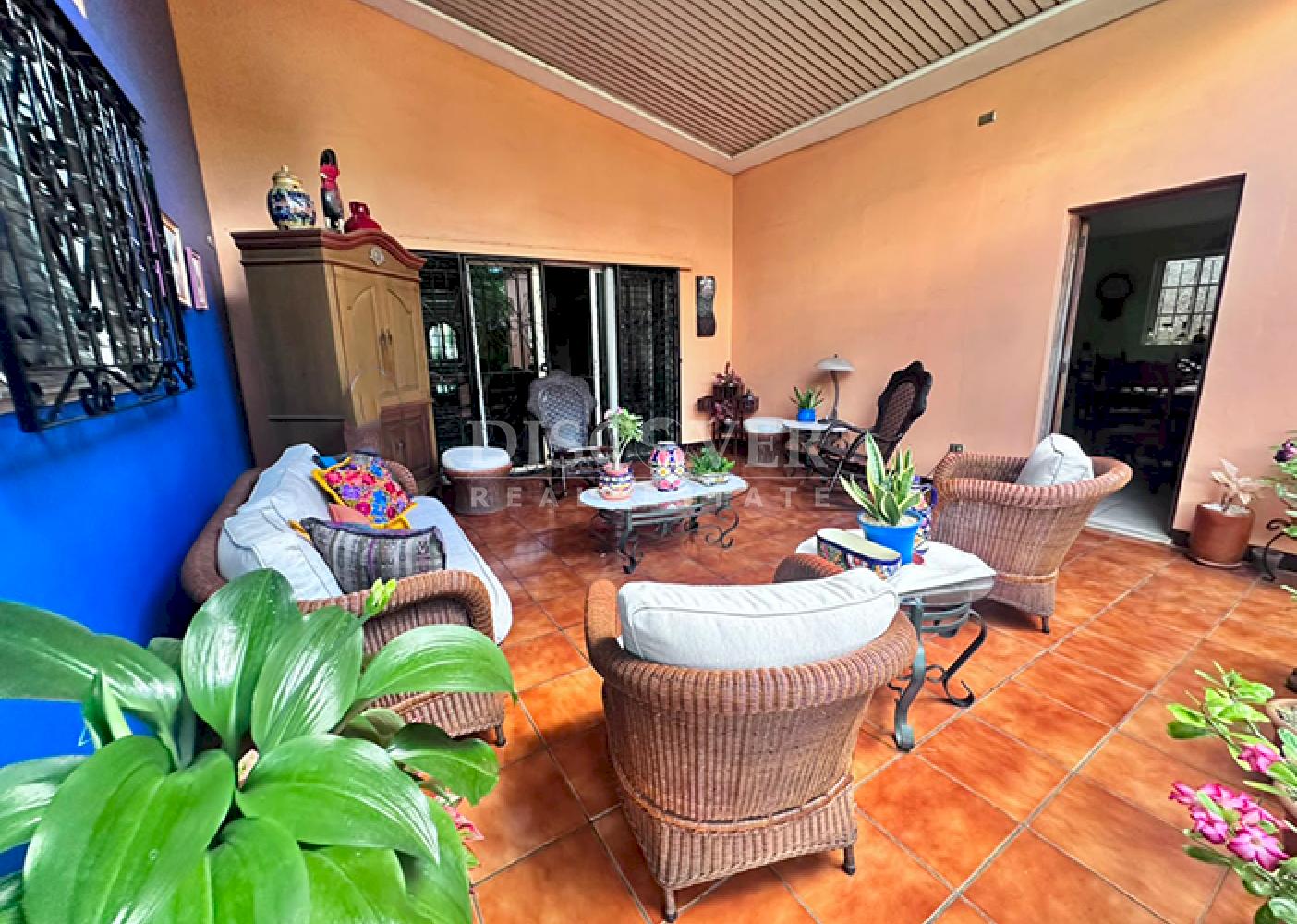  House for Sale in Bolonia – Ideal for Offices or as a Residence
