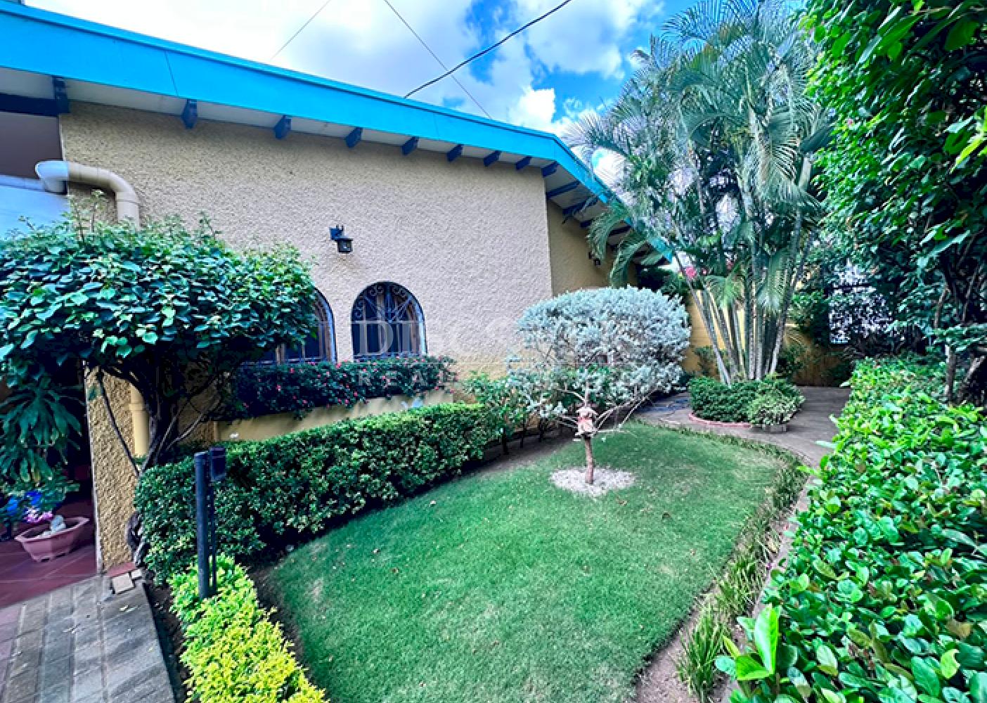  House for Sale in Bolonia – Ideal for Offices or as a Residence