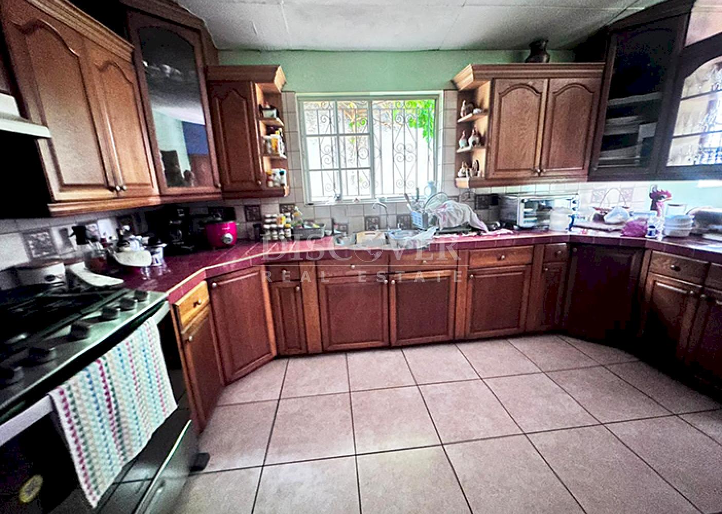  House for Sale in Bolonia – Ideal for Offices or as a Residence
