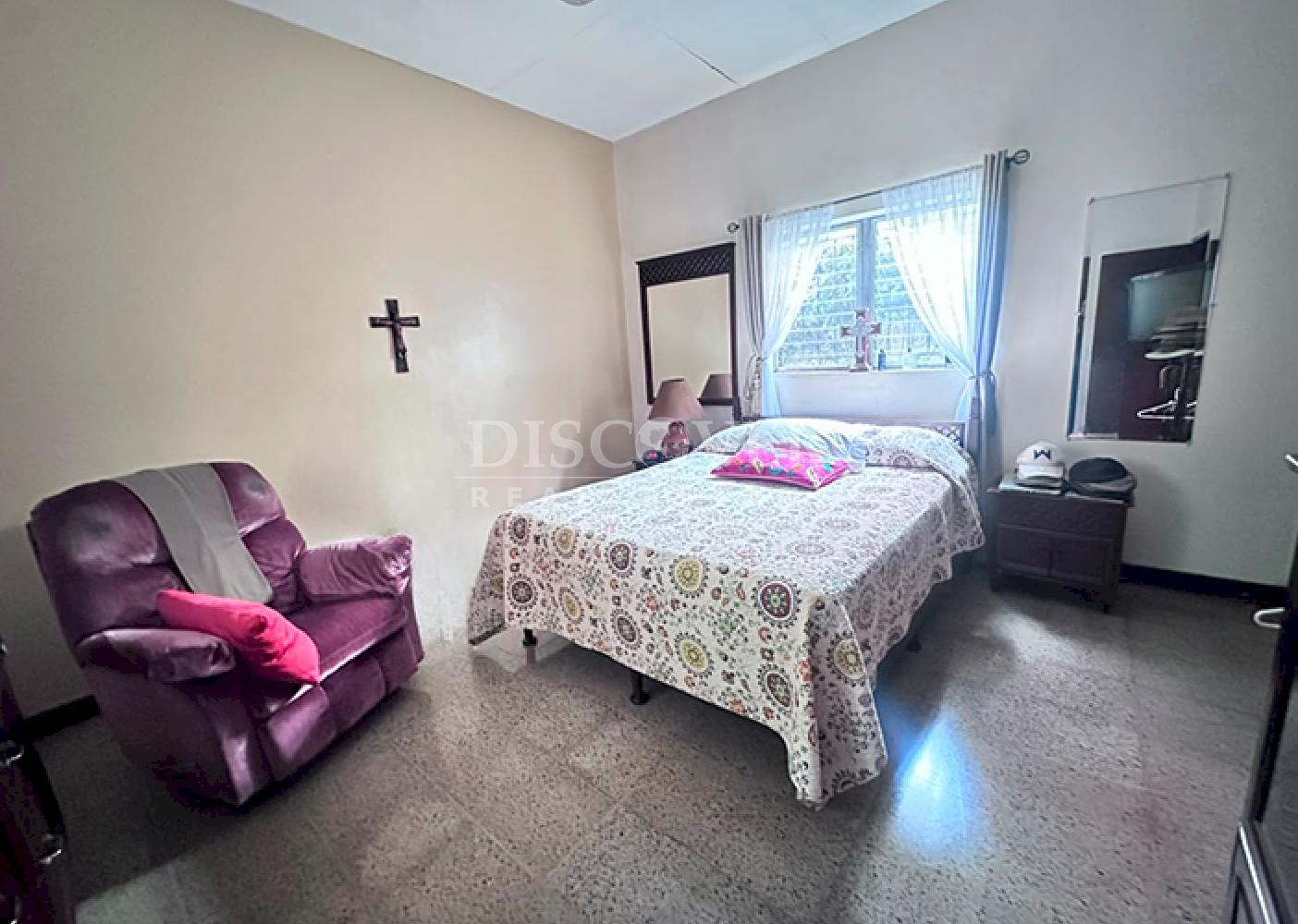  House for Sale in Bolonia – Ideal for Offices or as a Residence