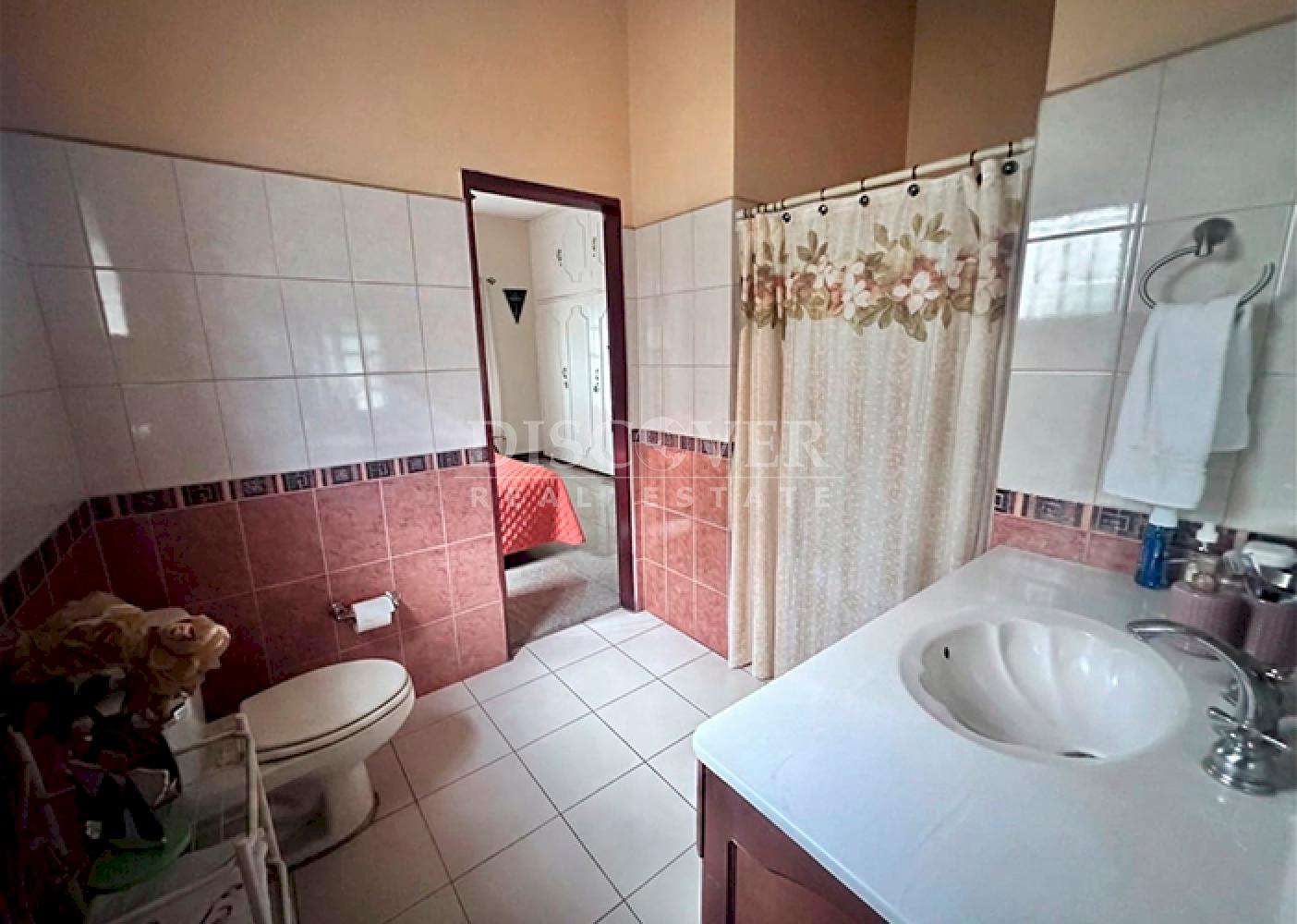  House for Sale in Bolonia – Ideal for Offices or as a Residence
