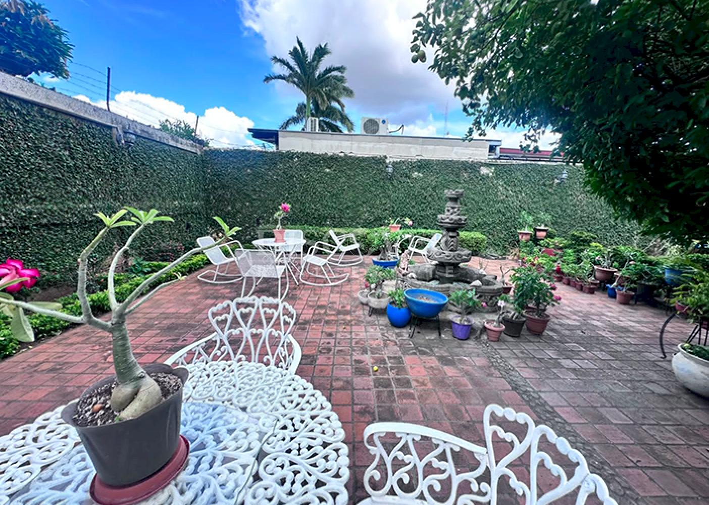  House for Sale in Bolonia – Ideal for Offices or as a Residence