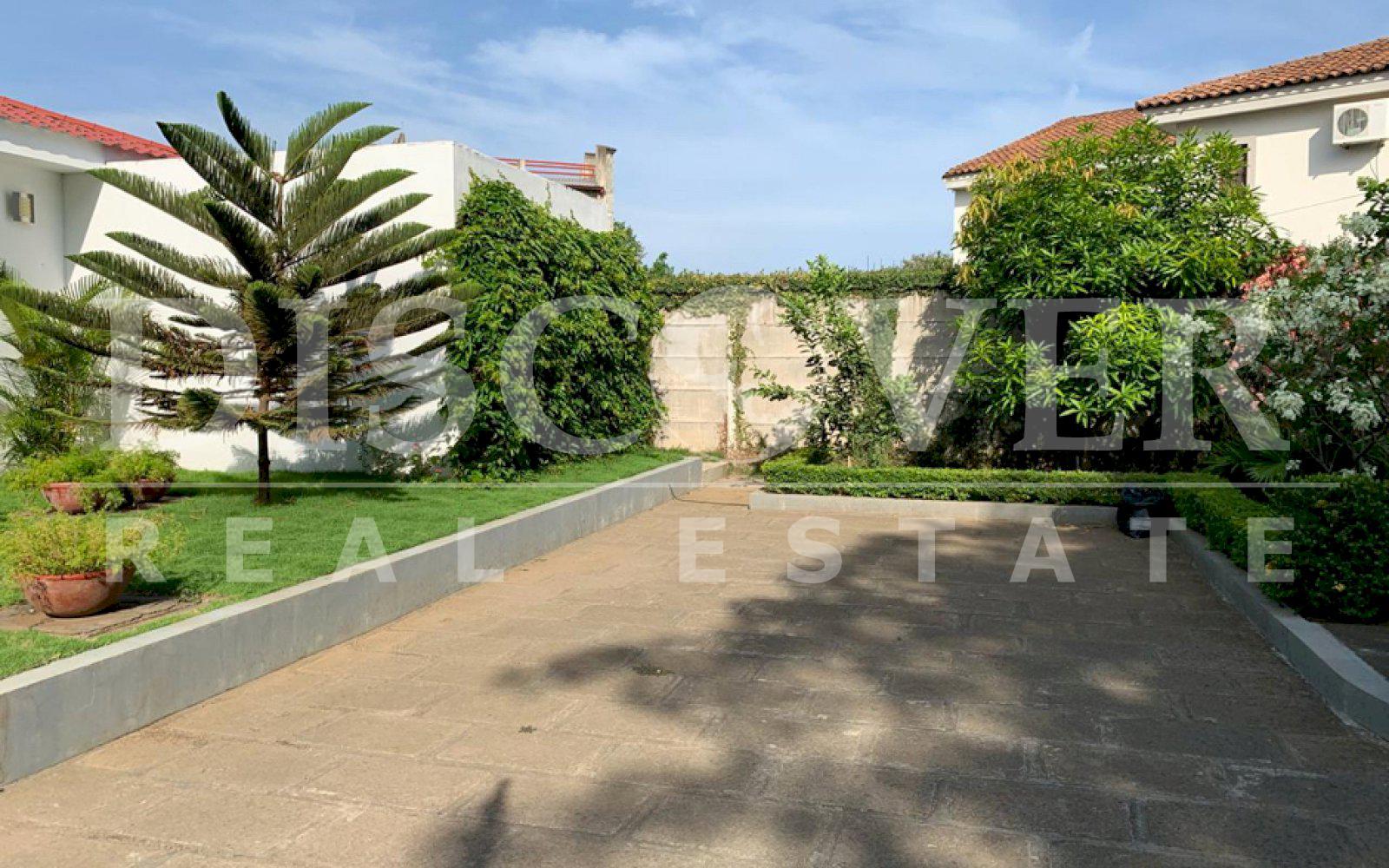  Spacious and modern house in a safe area of ​​Las Colinas.