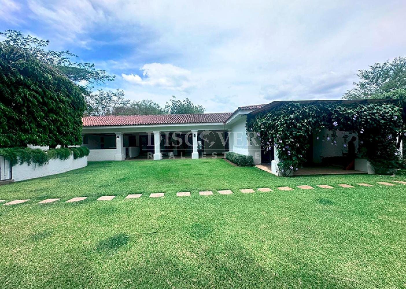 House with a pool for rent in Santo Domingo