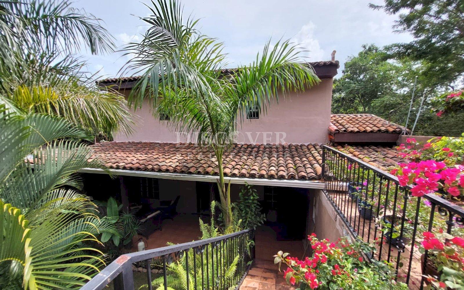  2-story house for sale in Villa Fontana.