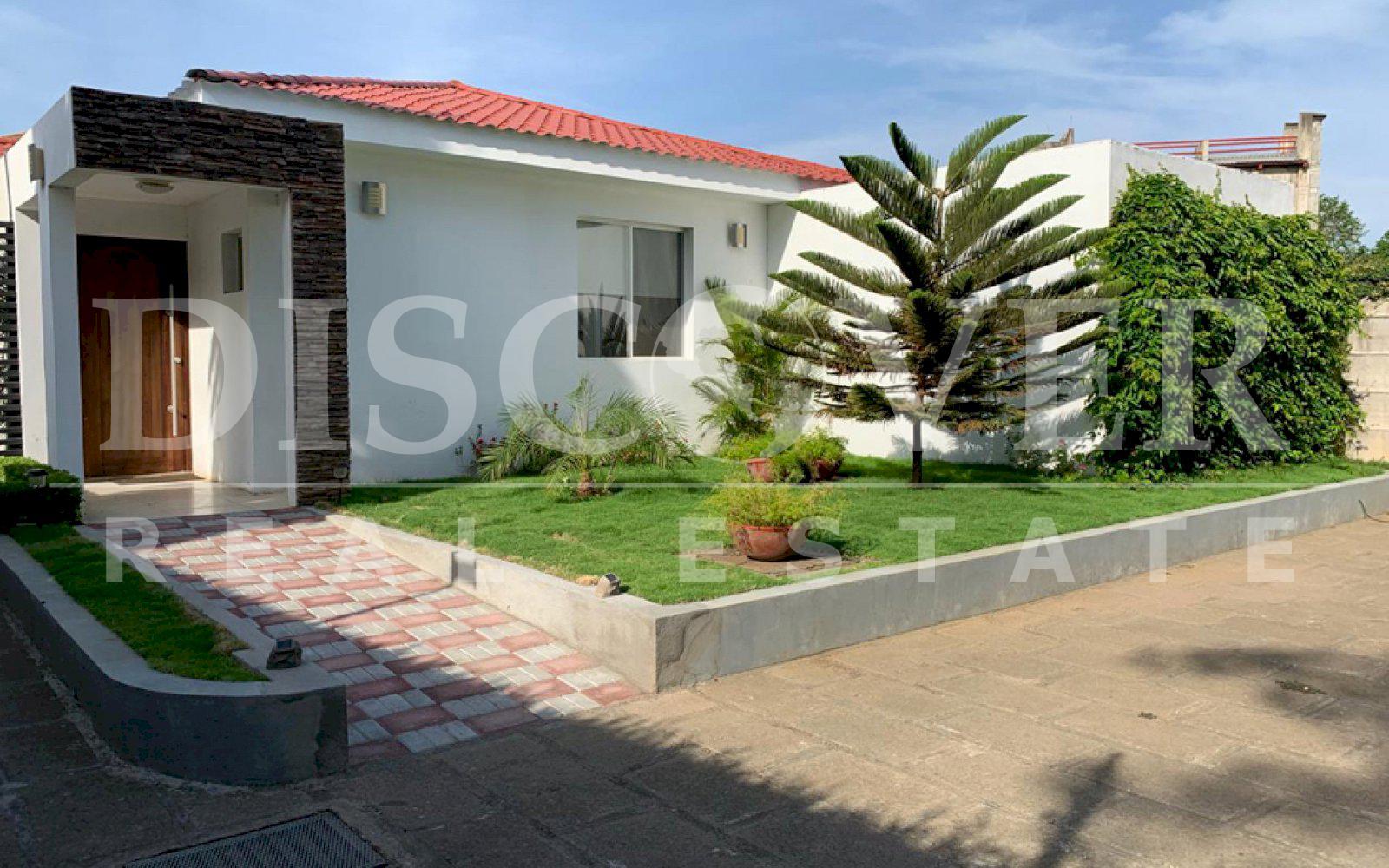  Spacious and modern house in a safe area of ​​Las Colinas.