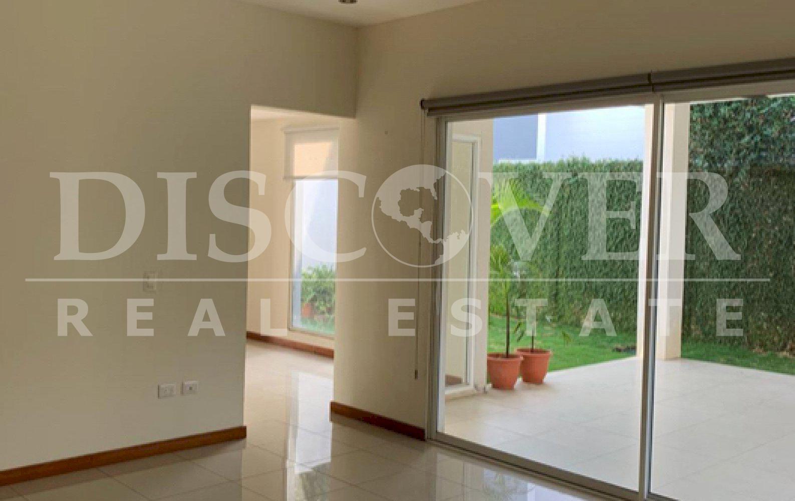  Spacious and modern house in a safe area of ​​Las Colinas.