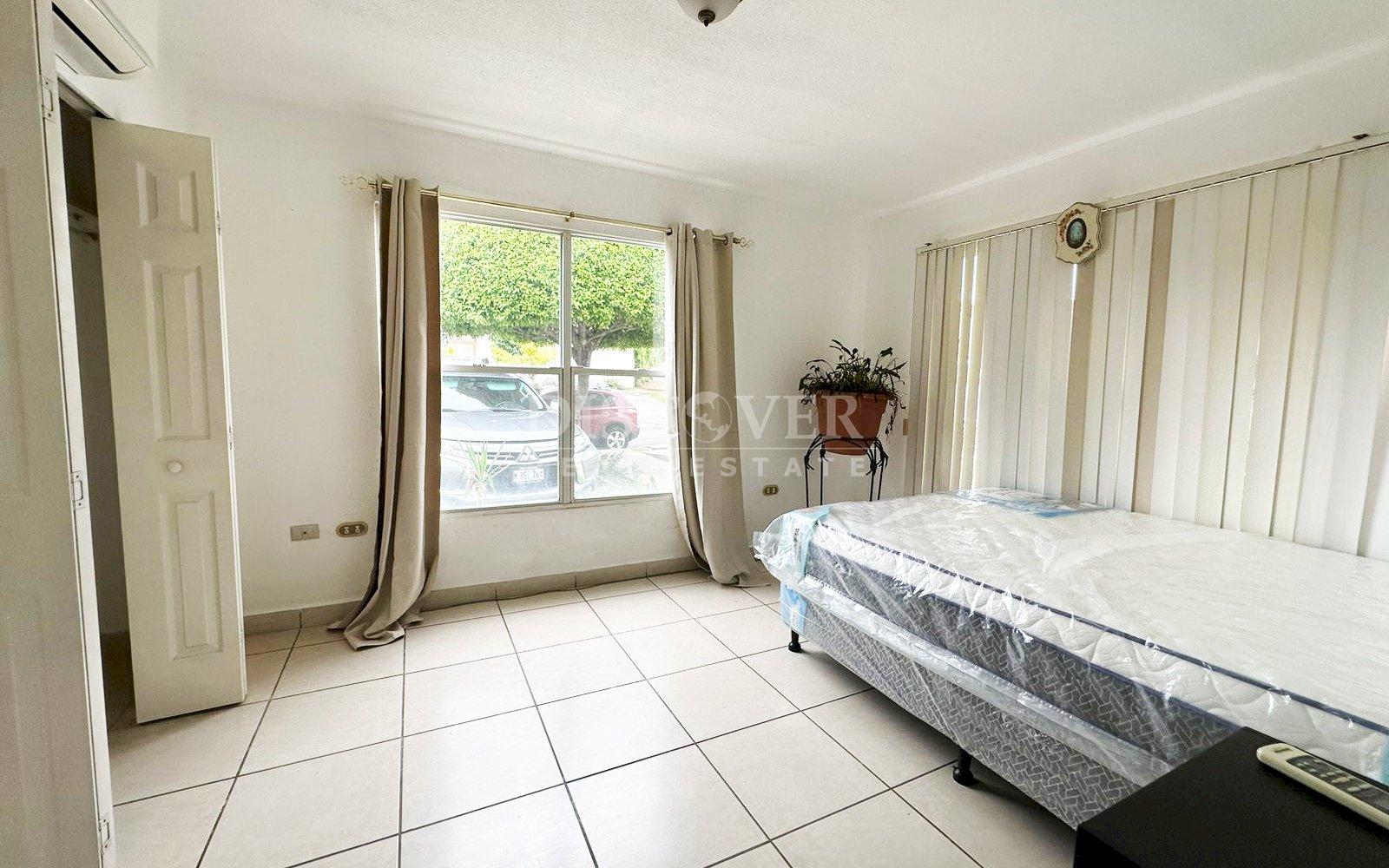  House for rent in Reparto Santa Catalina, furnished.