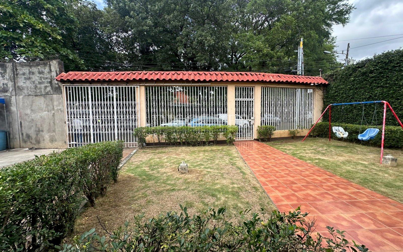  House in commercial area for sale