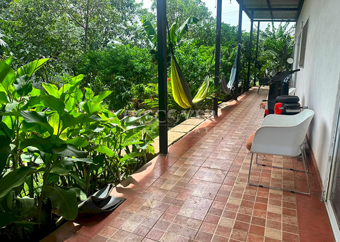 House with a large yard for sale on Carretera Sur