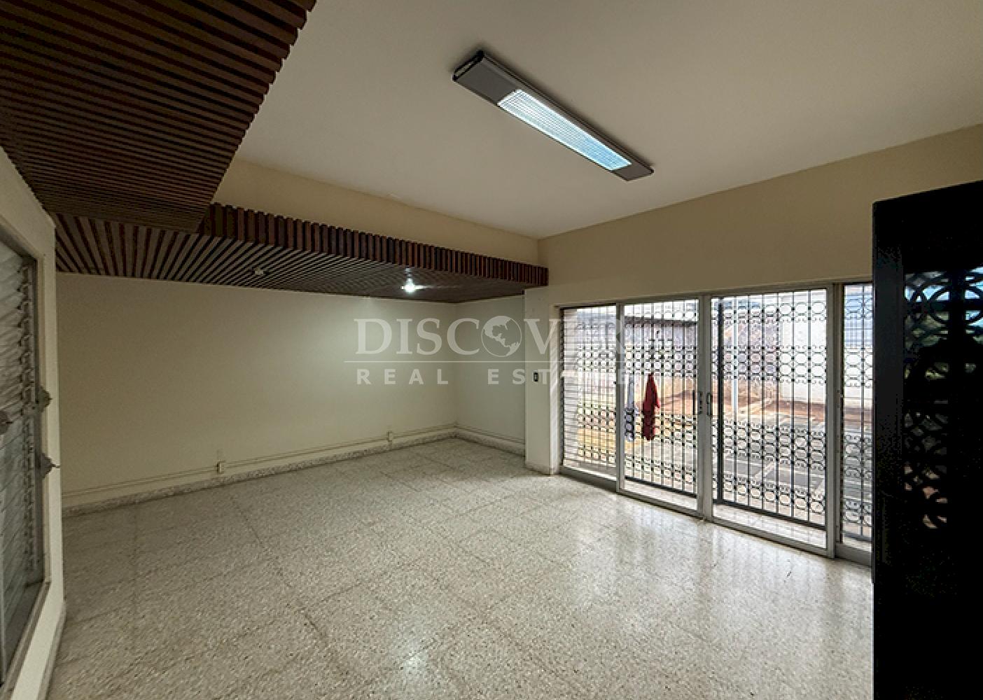 House with high commercial potential for sale in Bolonia 