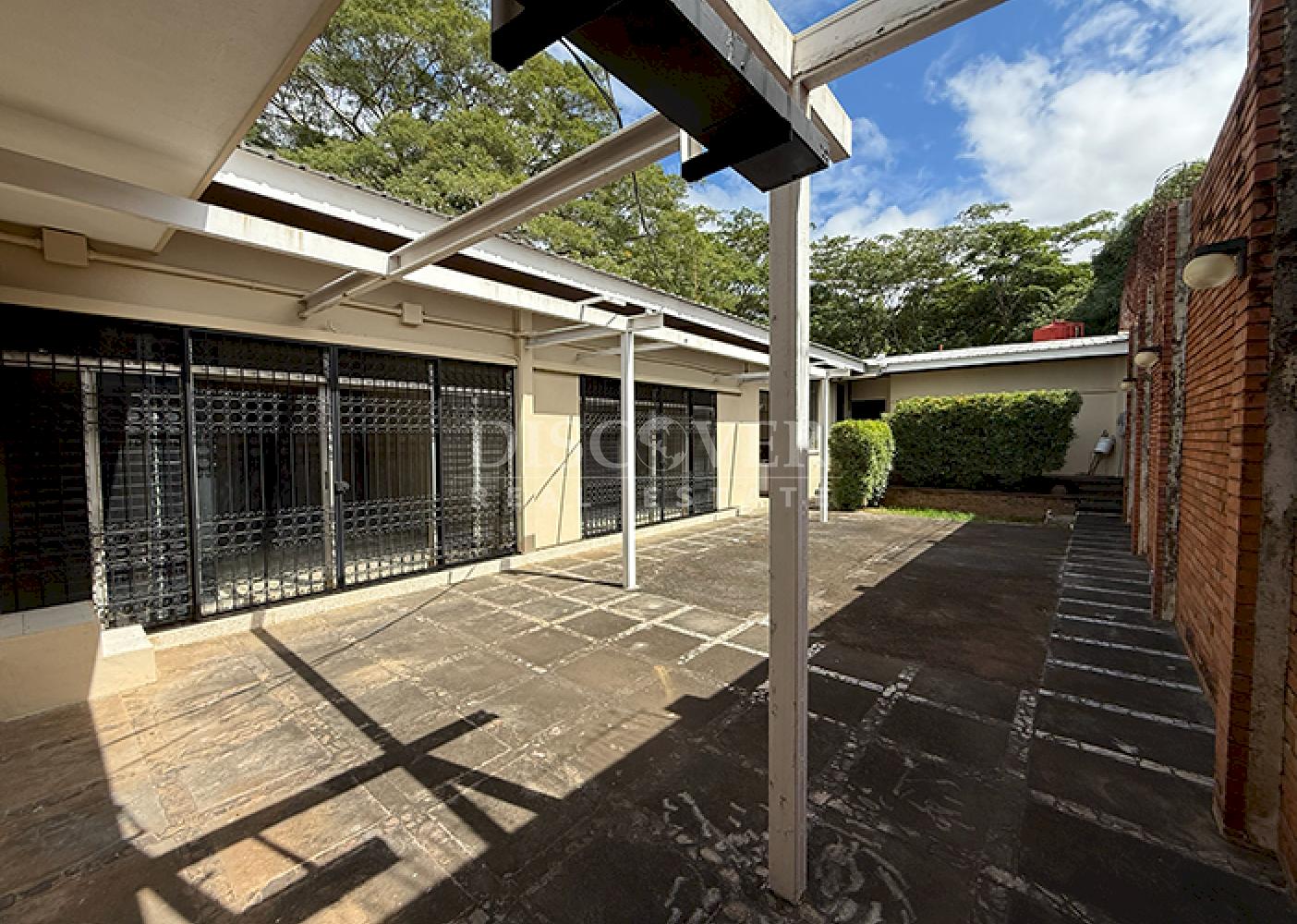 House with high commercial potential for sale in Bolonia 