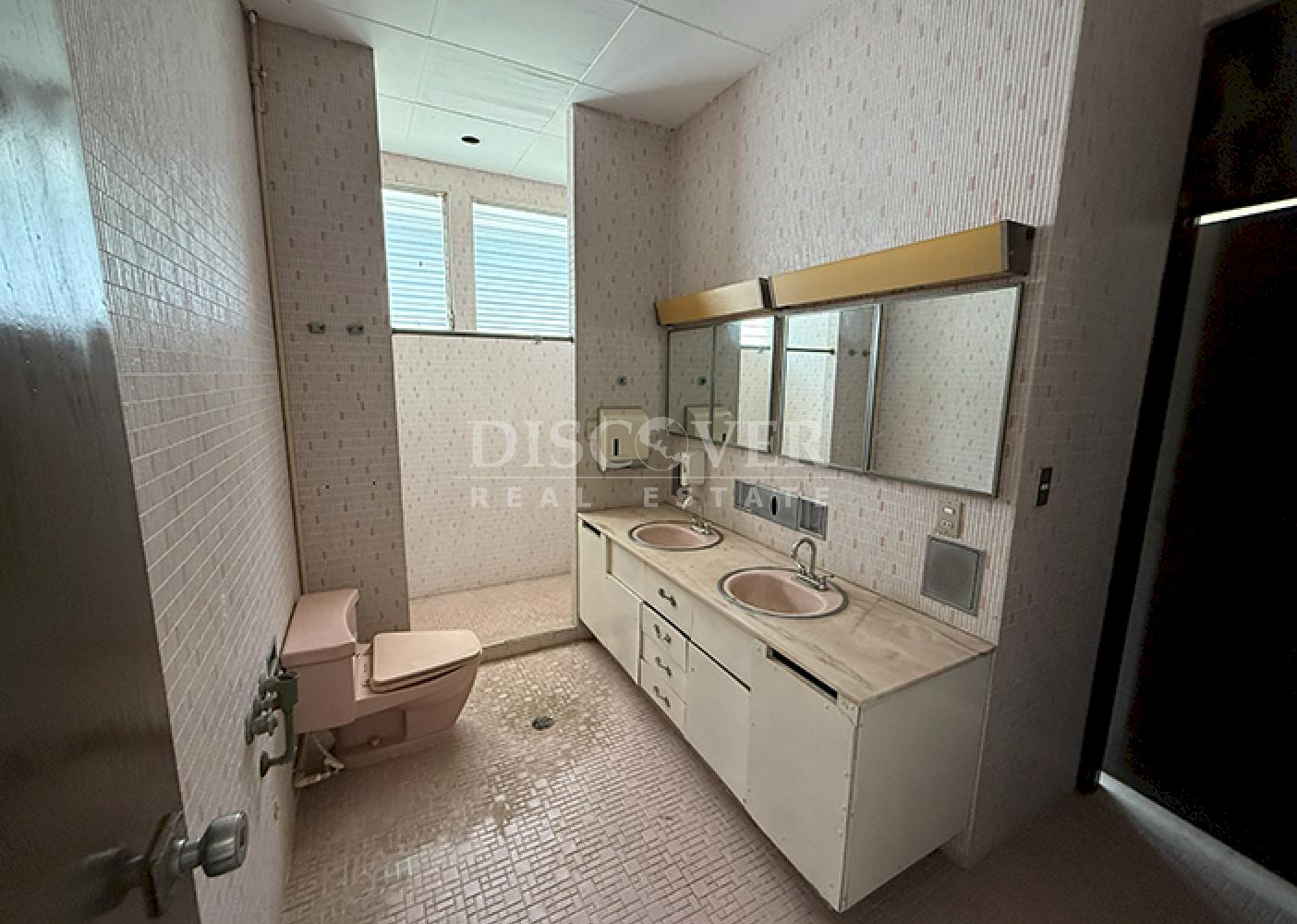 House with high commercial potential for sale in Bolonia 