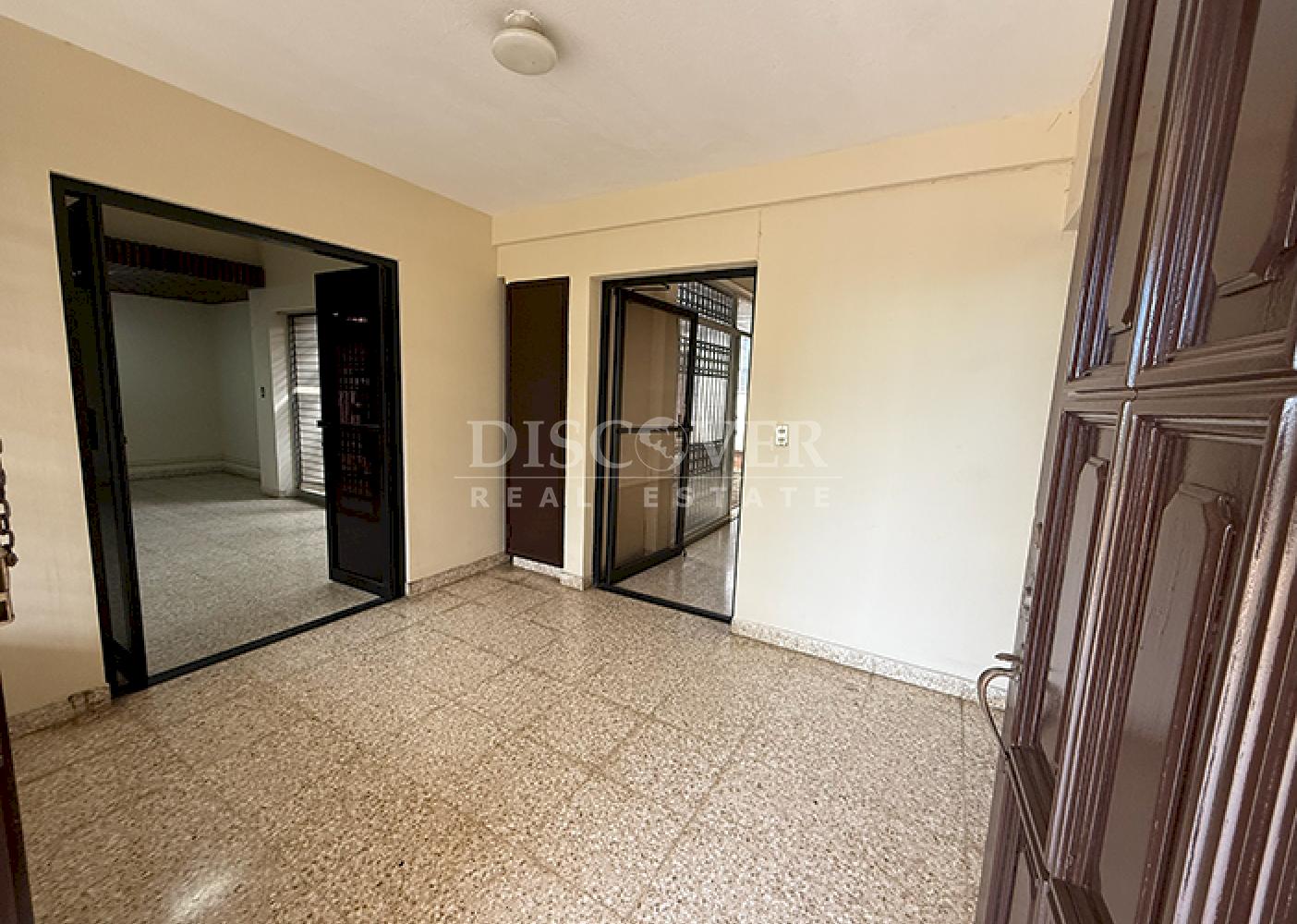 House with high commercial potential for sale in Bolonia 