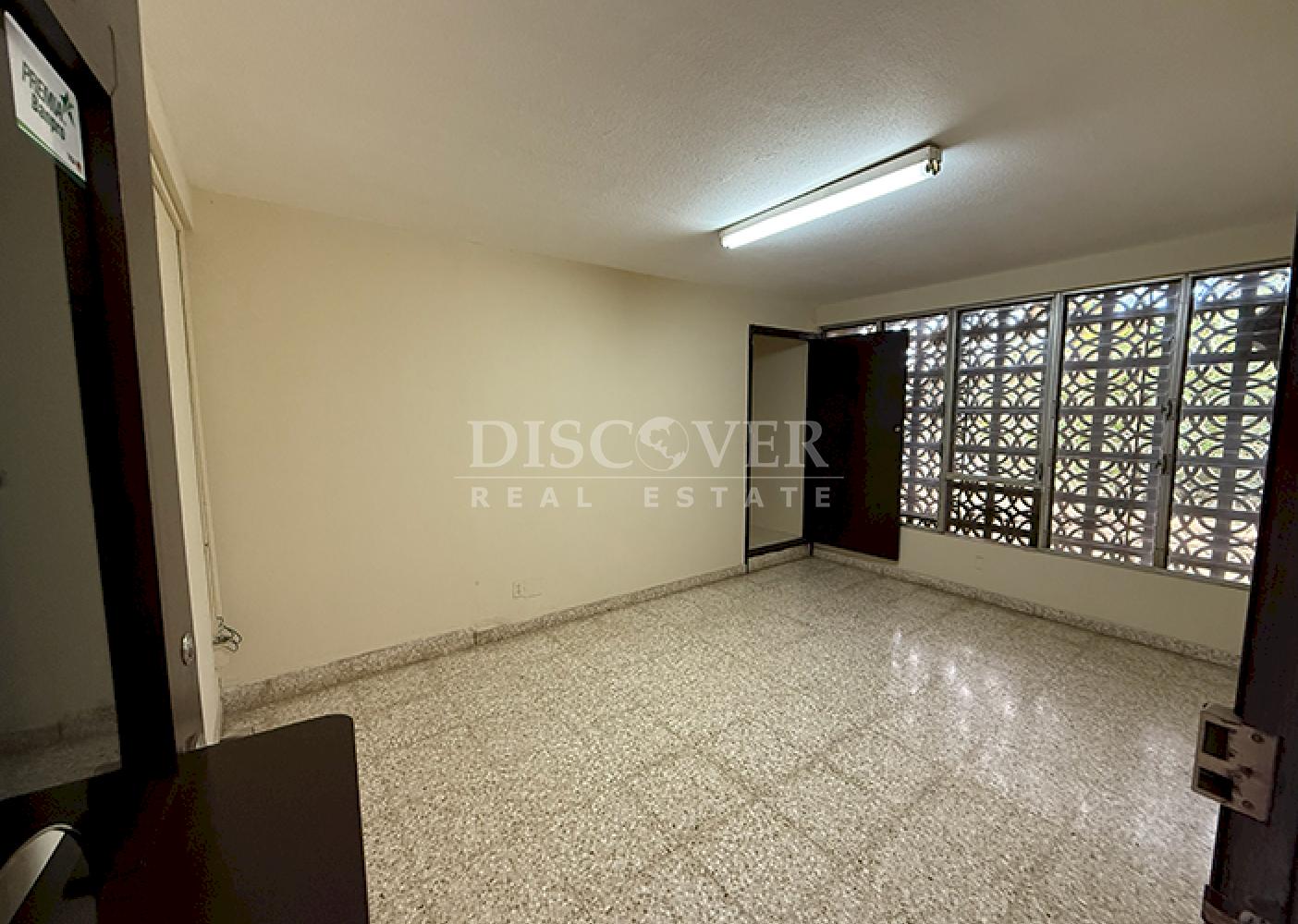 House with high commercial potential for sale in Bolonia 