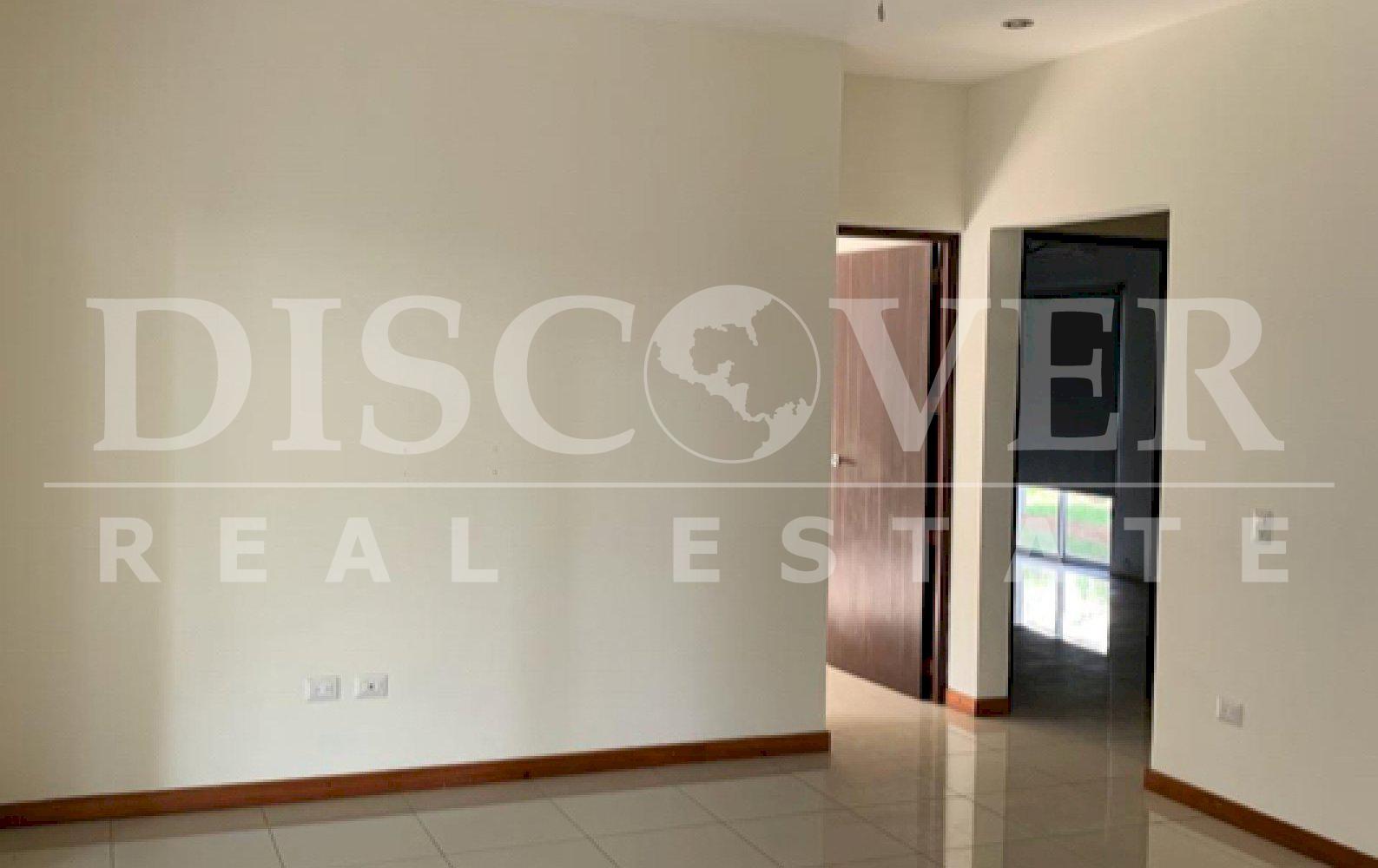 Spacious and modern house in a safe area of ​​Las Colinas.