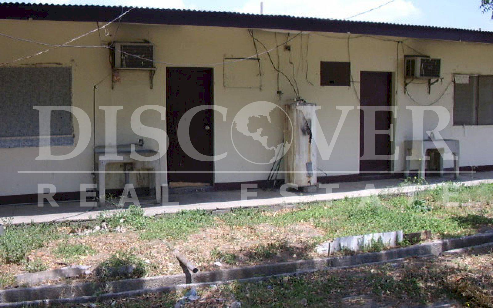 https://images.discovernica.com/propiedad/1600/BackYard_LeftSide2.JPG