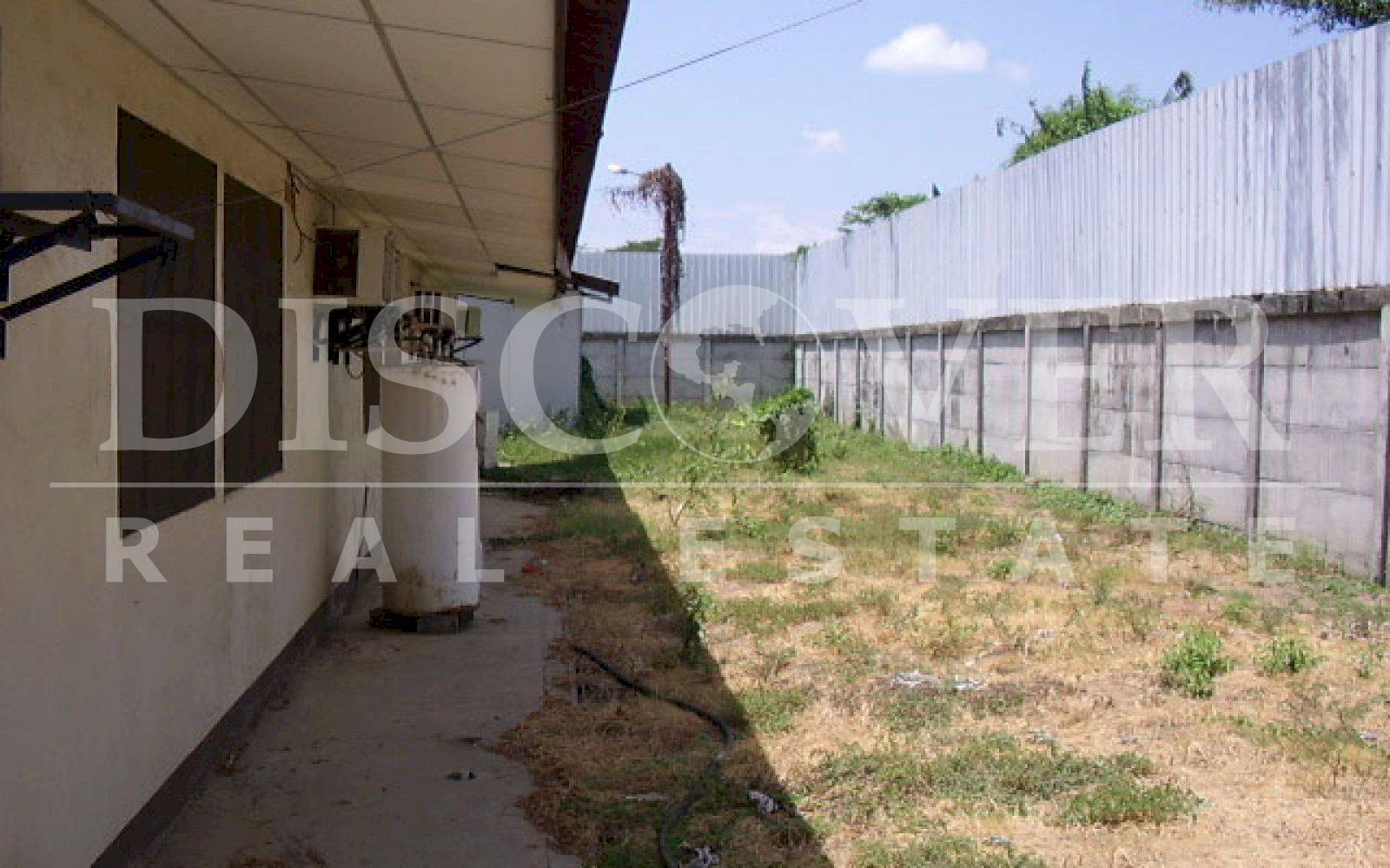 https://images.discovernica.com/propiedad/1600/BackYard_RightSide3.JPG