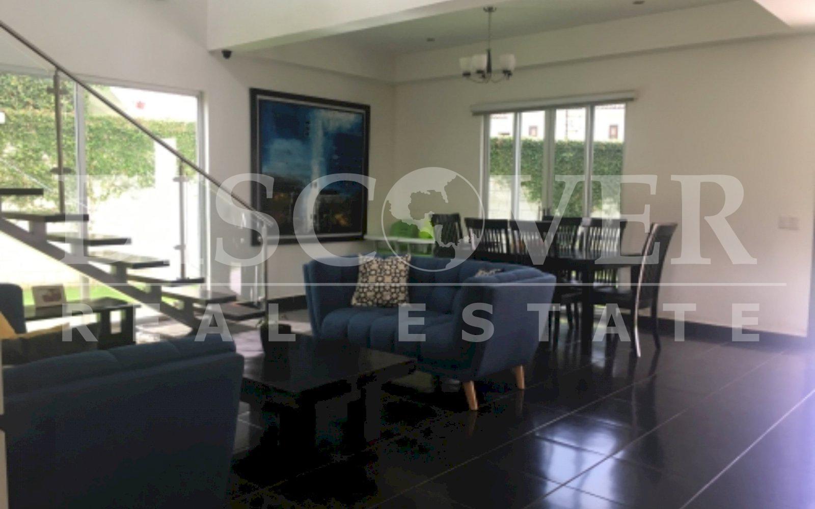  Modern house two floors in condominium in Las Colinas.