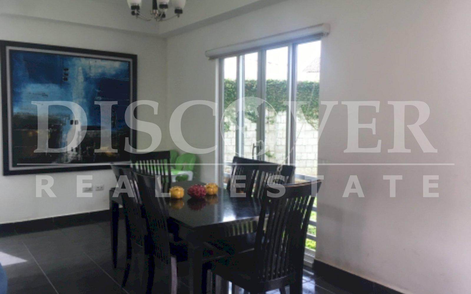  Modern house two floors in condominium in Las Colinas.