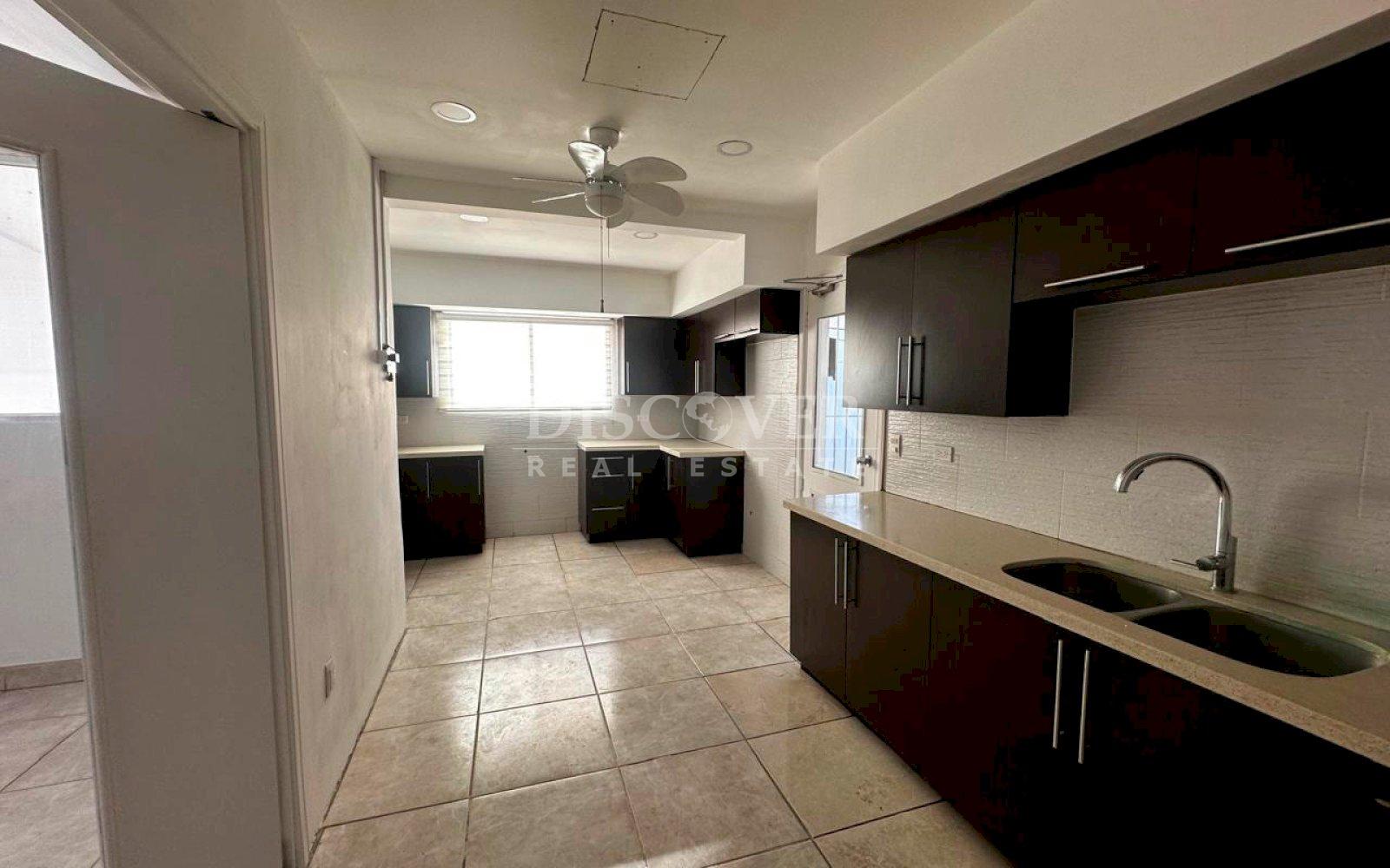  Spacious house for sale/for rent on Carretera Vieja to León