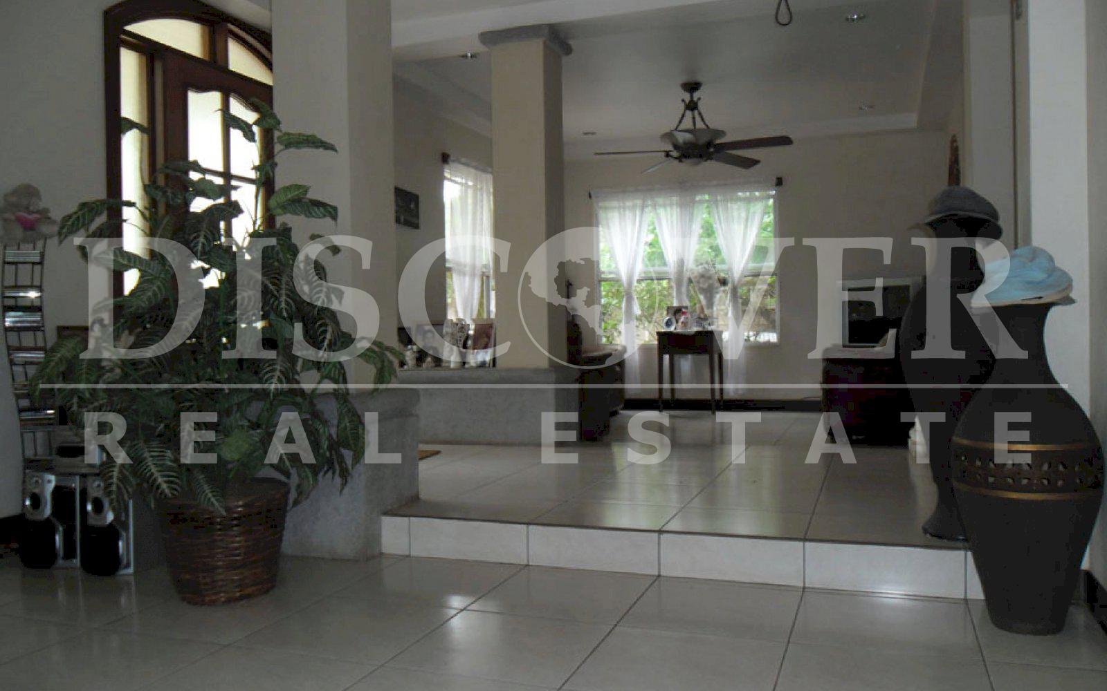 https://images.discovernica.com/propiedad/1600/Casa_Colonial_a_la_Venta_en_Granada_2_.jpg