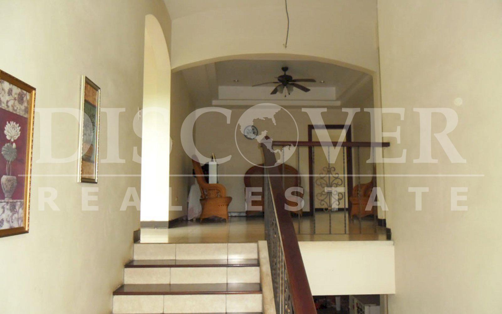 https://images.discovernica.com/propiedad/1600/Casa_Colonial_a_la_Venta_en_Granada_5_.jpg